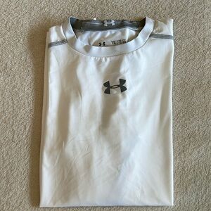 UNDER ARMOUR - boys fitted heat gear athletic top